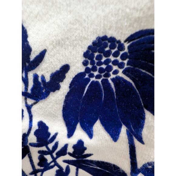 Women's American Eagle Outfitters Sweatshirt Size Medium Flocked Crew Neck EUC - Picture 3 of 7